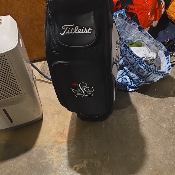 Titleist Black and White Golf Cart/Stand Bag Never USED - Picture 2 of 8